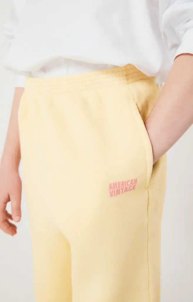 KIZU05BE26-VANIVIN-MODEL-3-large.webp