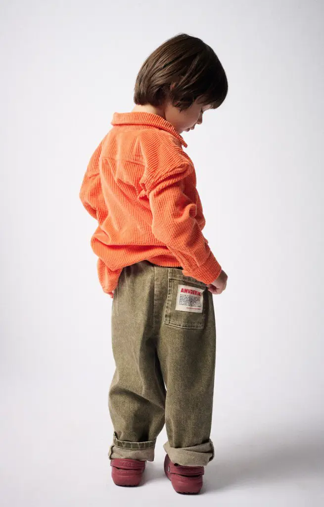 KUZA10AE26-OLIVE-MODEL-2-large.webp