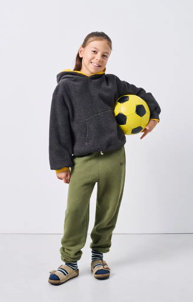 KIZU05AE26-KAKVIN-MODEL-1-large.webp