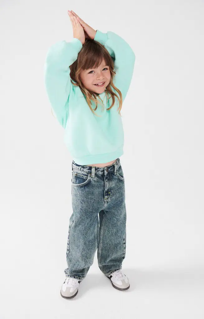 KJOY11BH25-DIRTY-MODEL-4-large.webp