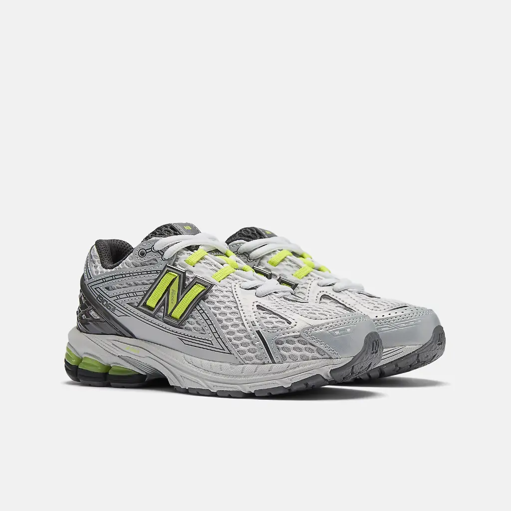 new balance jaune fluo.webp