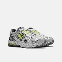 new balance jaune fluo.webp